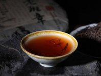 2008年的老班章普洱茶餅生茶缺了一塊值錢嗎？