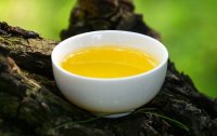 茶油怎么涂抹頭發(fā)如何正確使用茶油洗頭？